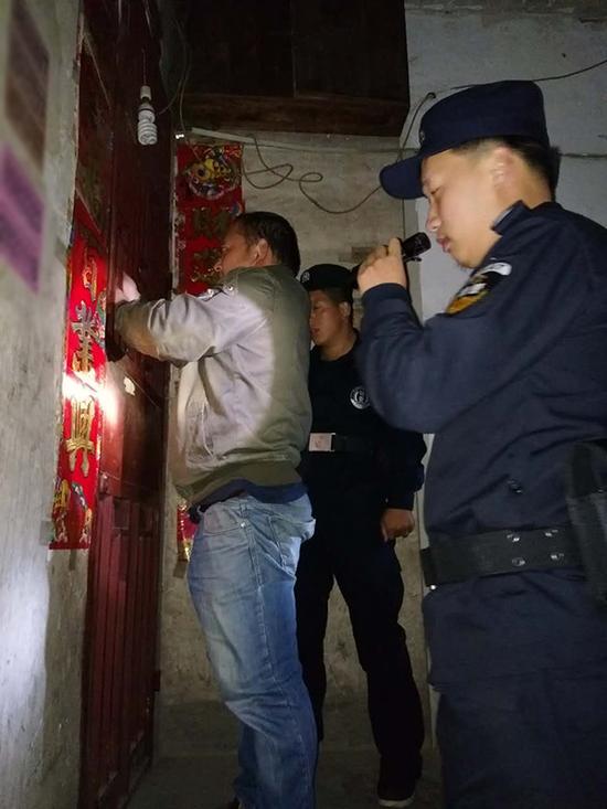 恩施粗心妈妈误将幼女锁家中 