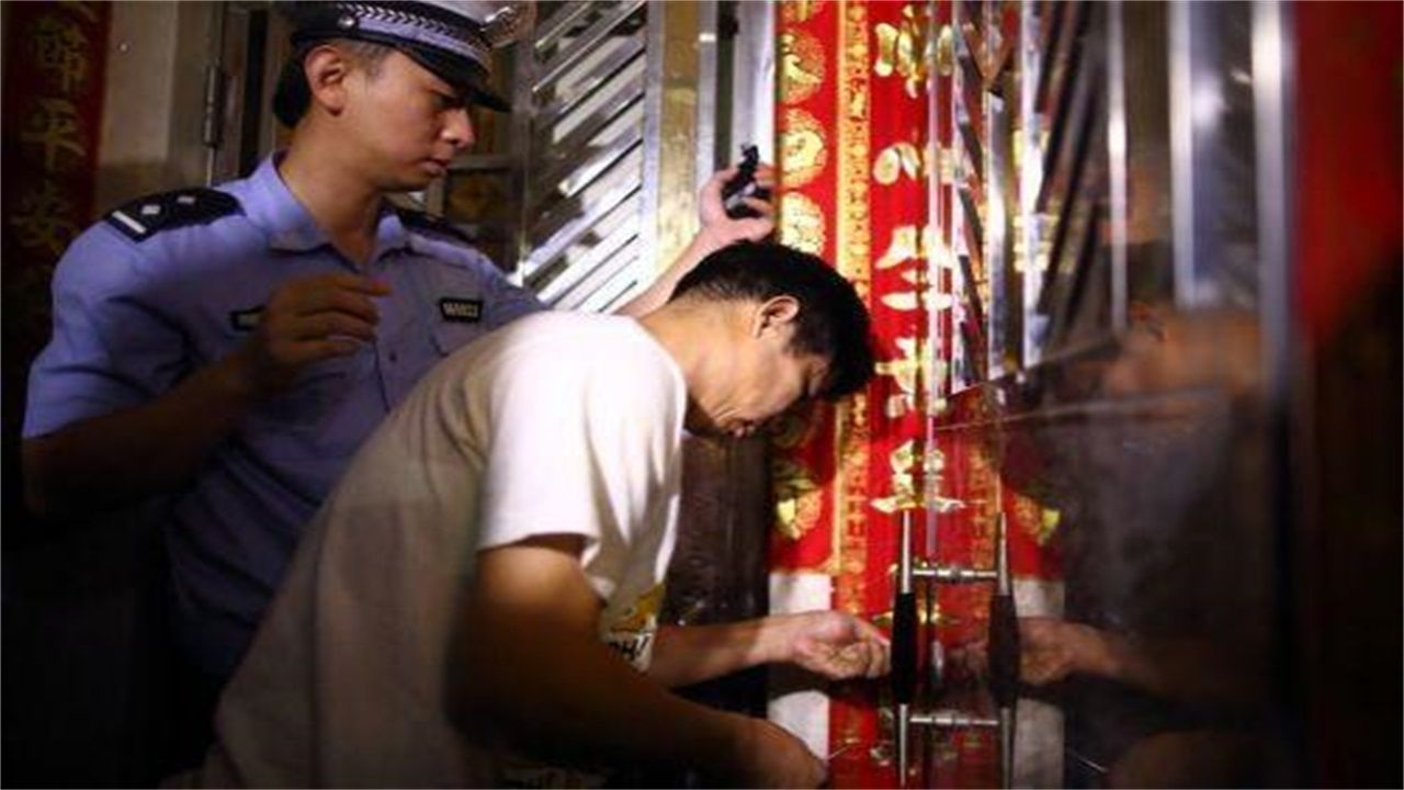 恩施请开锁师傅开了锁后，师傅